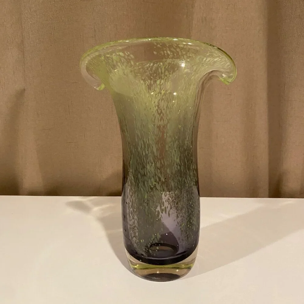 Hand Blown Heavy Glass Tulip Vase Green‎ and Purple 8